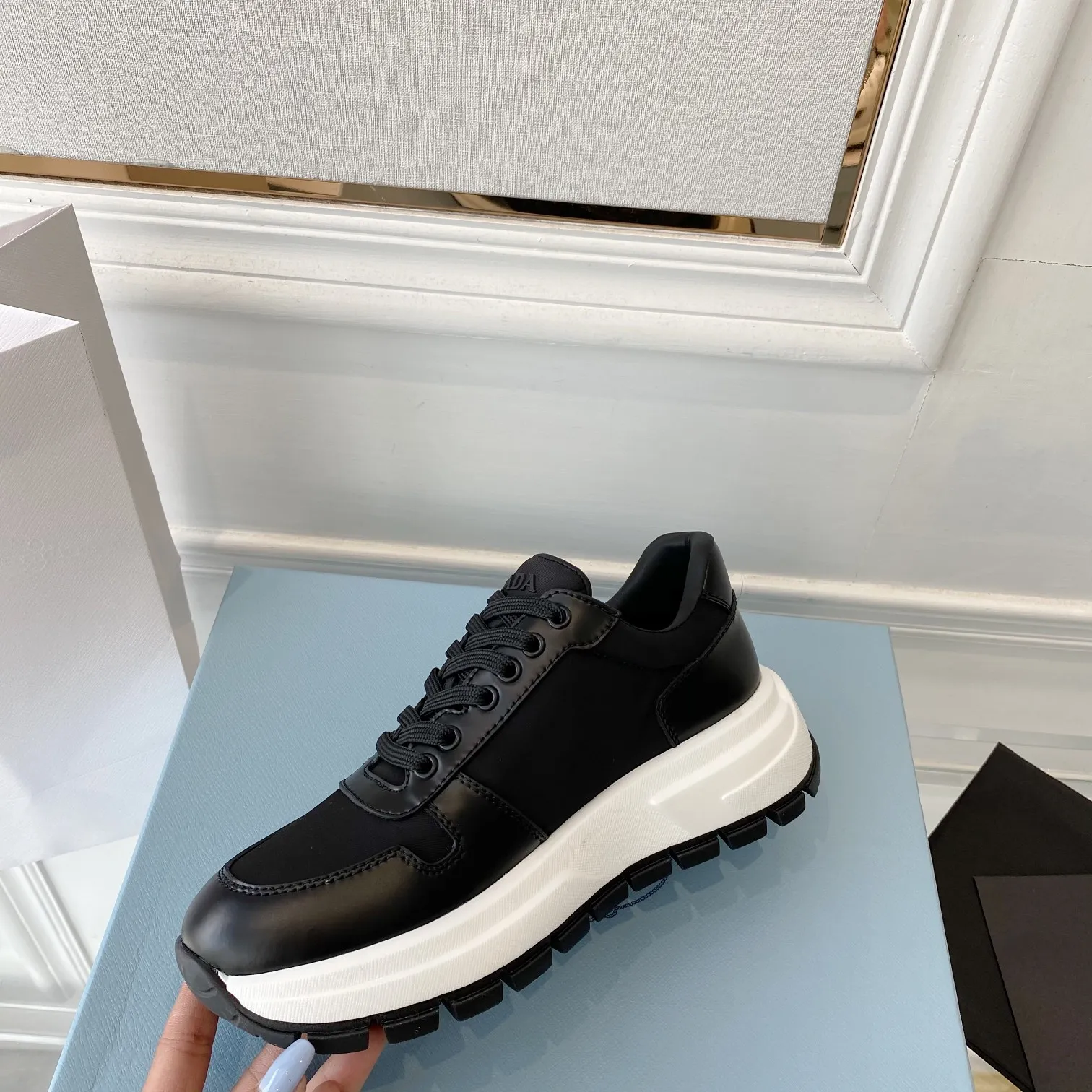 👟👟Ex-factory price 580👟👟 PRADA ²⁰²4 𝐬𝐬Prada’s new product comes with strength! ❣️Many Internet celebrities have the same style, fashionable and versatile nice items, original shoes are developed and purchased from Italian counters, and are reproduced 1:1 according to the original taste. This year’s theme is not to be defined, embodying texture through simplicity💛From thick-soled sneakers to zigzag short boots to 2024 flat shoes, everything reveals a sure-fire momentum...combining gentleness and handsomeness, the finishing touch for women❤️ The top-grade open-edge beaded cowhide with imported cowhide triangle logo is consistent with the original version, the wear-resistant and ultra-light two-color outsole, and the sheepskin lining are breathable and comfortable. ⚛Size: Women's 34-40 ⚛Size: Men's 39-45 Original packaging accessories. ⚛